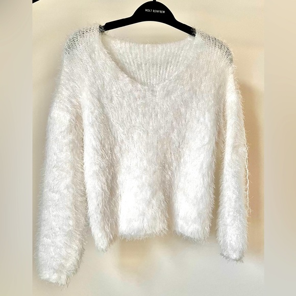 O/S Korean Fuzzy Sweater - Picture 1 of 2